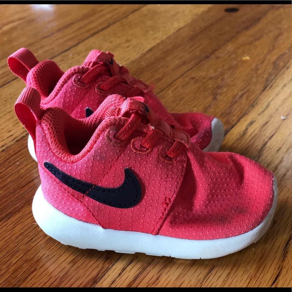 Baby coral nikes size 3